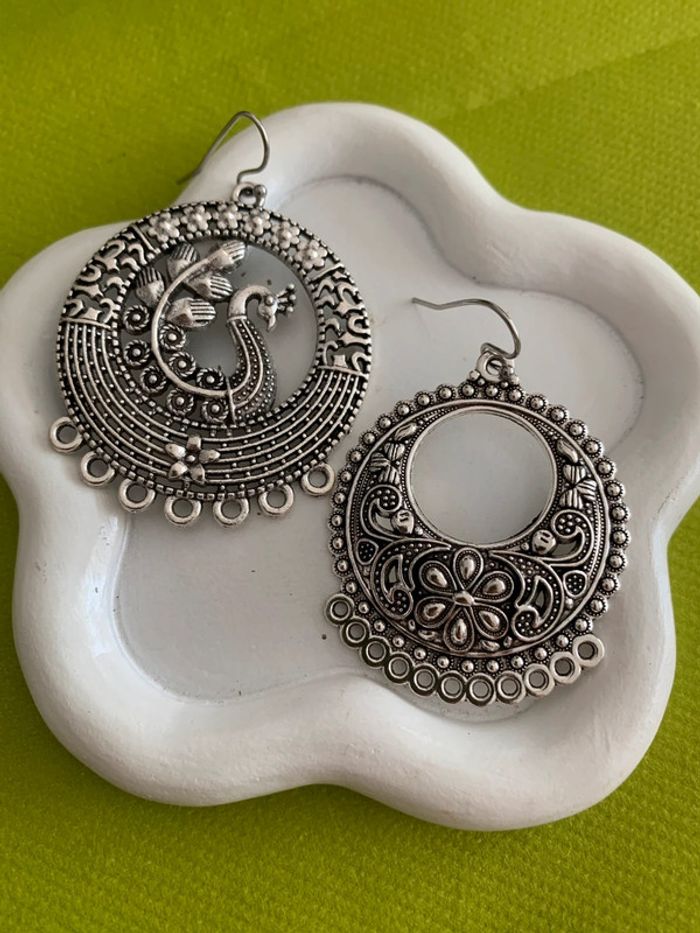 Grandes boucles d’oreilles pendantes bohémiennes dépareillées argentées - photo numéro 5