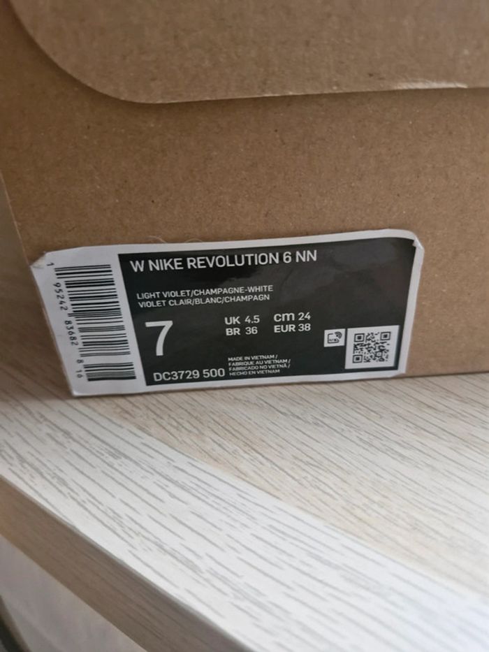 Chaussures Nike neuve - photo numéro 7