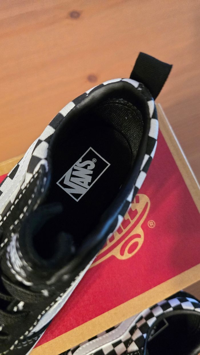 NEUVES 🎉 (non portées)🏷🤩😍⚘️superbes baskets VANS mixtes Pointure 26 (lacets élastiques)😍🤩⚘️🏷👍 - photo numéro 3