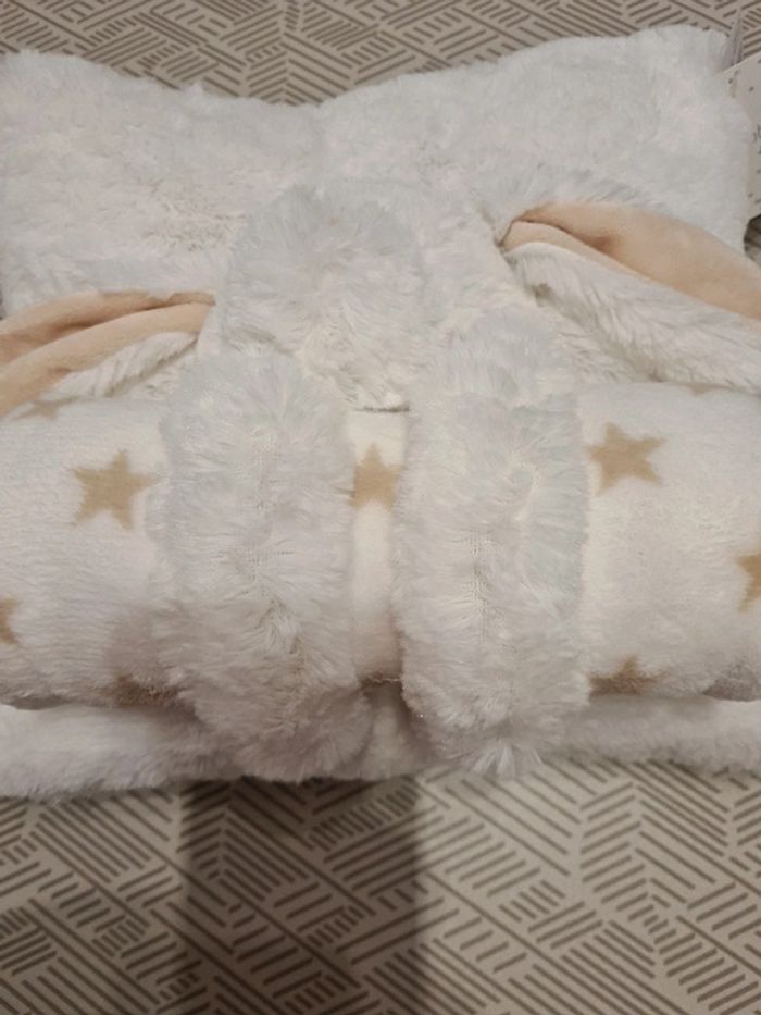 Coussin avec petit plaid neuf  atmosphera - photo numéro 5