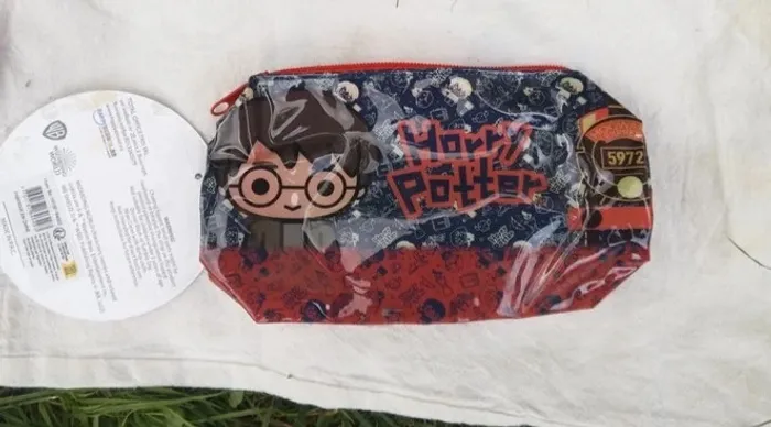 trousse Harry Potter ( motif différent sur chaque face) 20x11x5cm