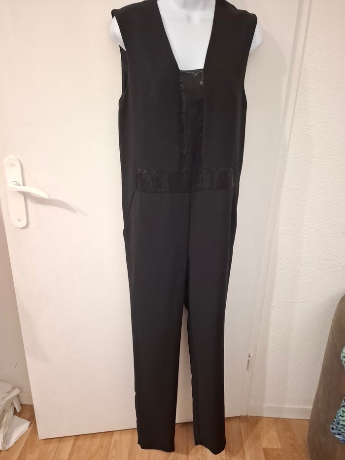 Combinaison cop copine taille 36 en très bon état - photo numéro 2
