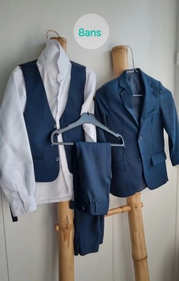 costume 4 pièces 8ans
