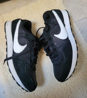 Baskets Nike MD valiant junior noir