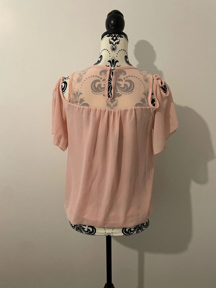 T-shirt blouse manche courte rose épaule ouverte col dentelle taille 36 - photo numéro 5