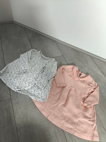 2 robes abricot et fleurs