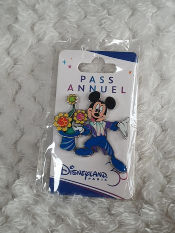 Pin's 30ème anniversaire Pass Annuel Mickey Chapeau Fleurs Disney Land Paris Dlp 2022 Pin