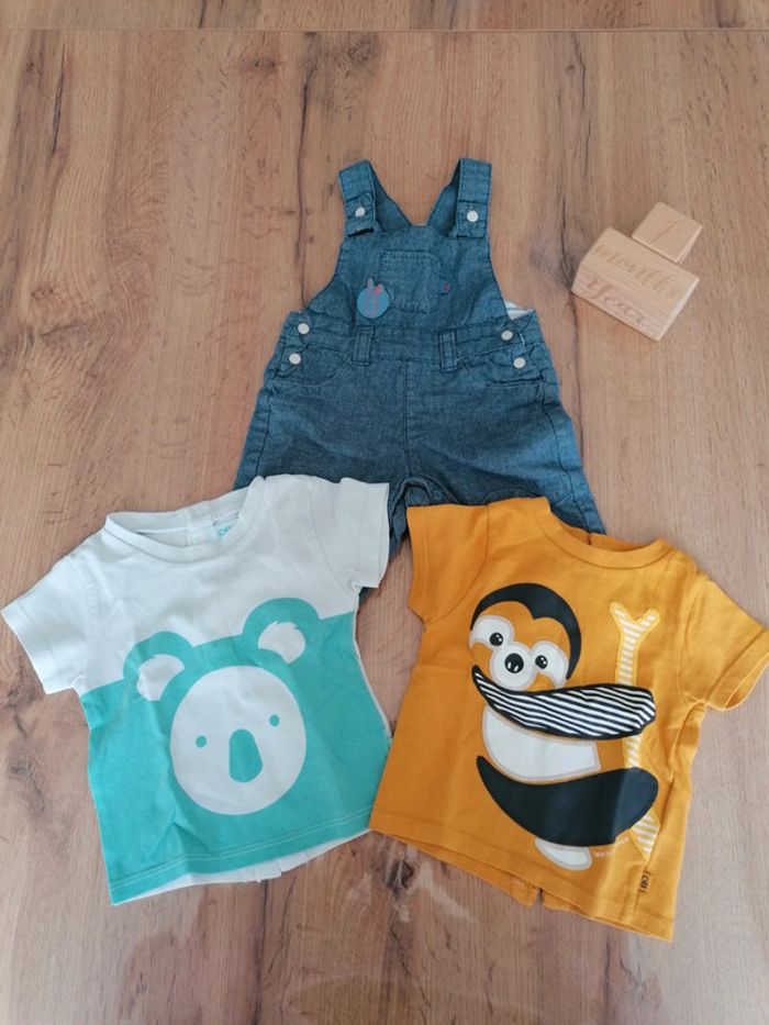 Salopette et tee-shirt 1 mois