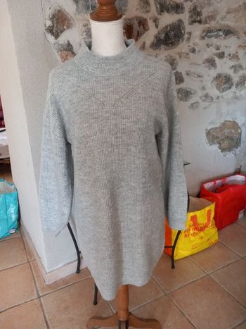 Robe pull longueur 81 cm.