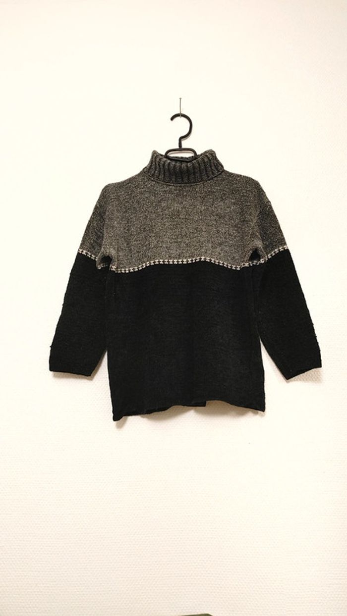Pull col roulé maille chenille bicolore noir et gris Lisere blanc au milieu mange trois quart - photo numéro 2