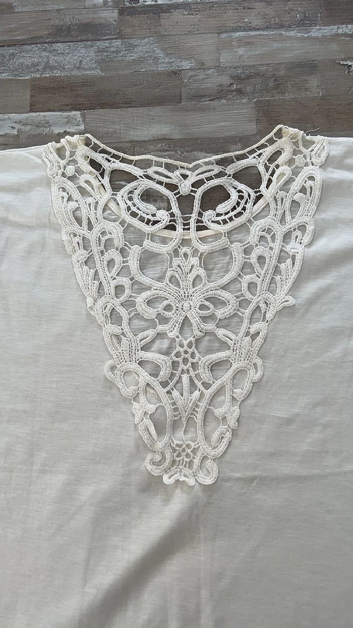 Tee-shirt blanche porte dentelle T46-48 - photo numéro 4