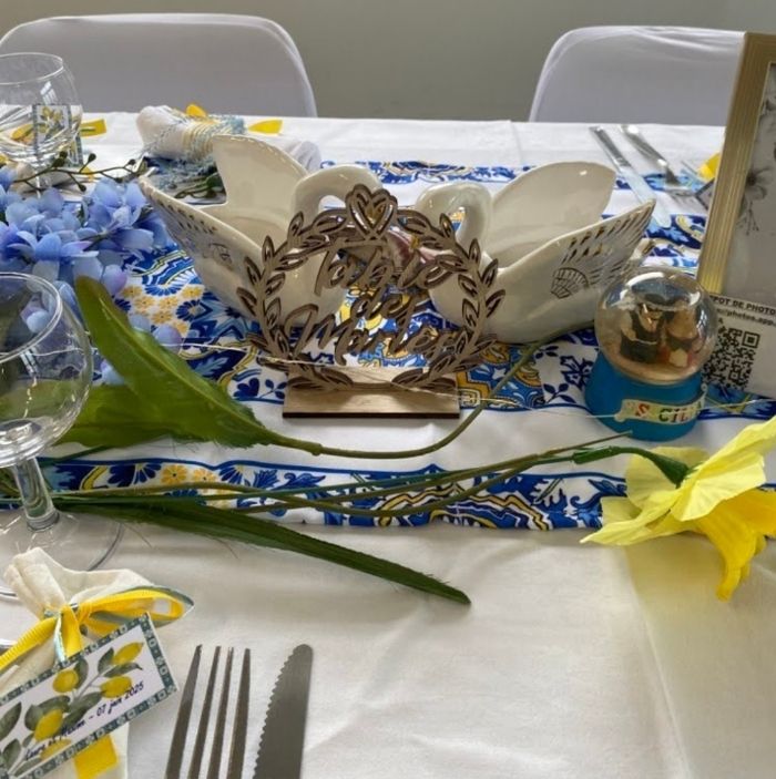 Décoration en bois pour mariage table des mariés