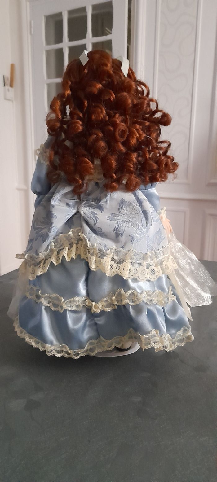 Poupée en porcelaine - photo numéro 5