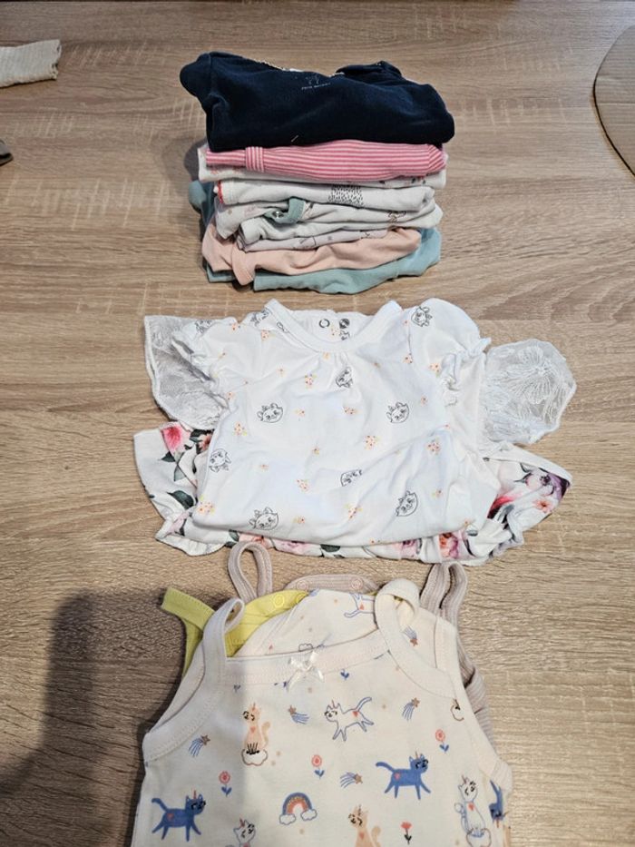 Lot bodies bébé 3 mois - photo numéro 7