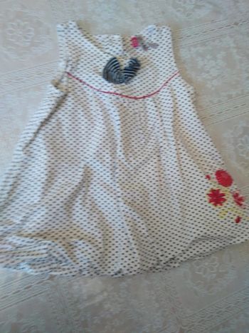Robe blanche à pois noirs 12 mois
