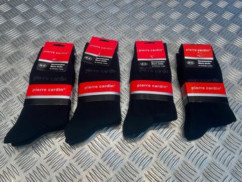 lot 12 paires de chaussettes Pierre cardin taille 39 - 42 noir neuf