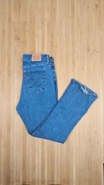 Levi's un peu évasé par le bas + patch offert classic bootcut T:40 W31 L30