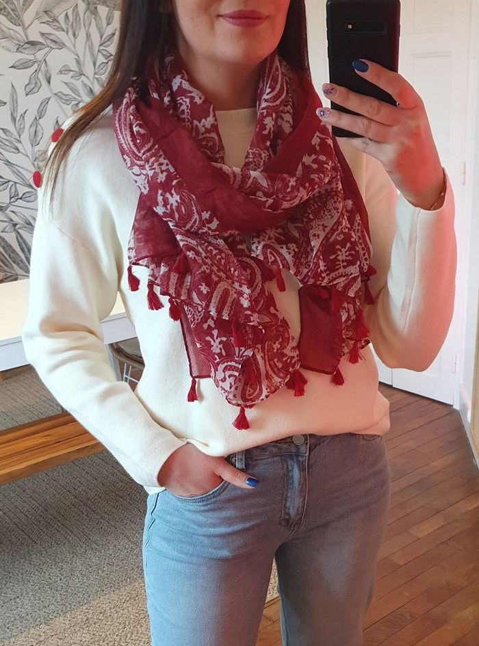 Foulard pompons bordeaux et blanc