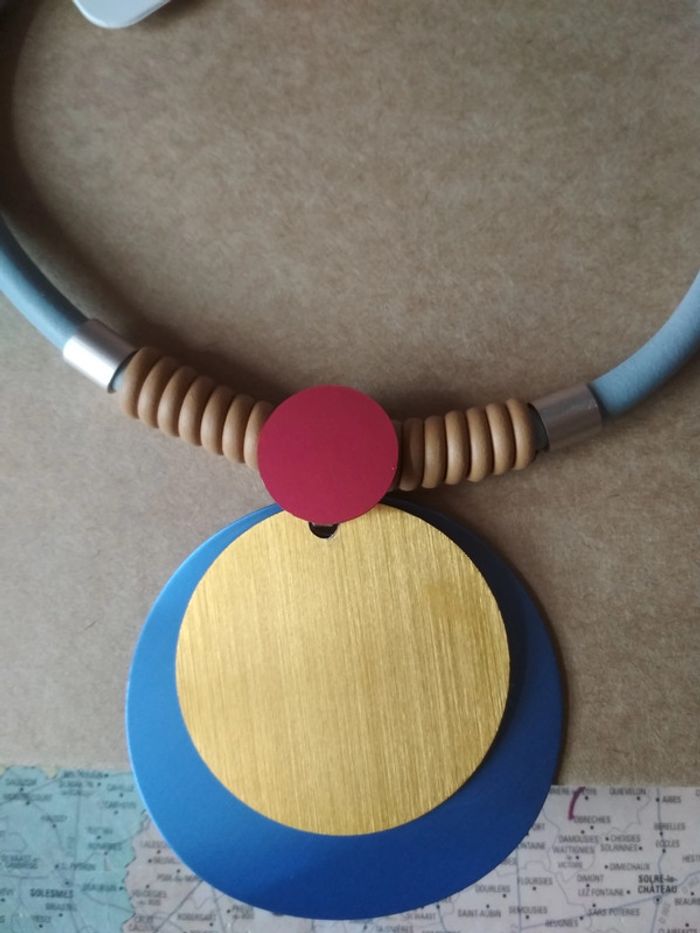 Collier ras de cou lol - photo numéro 2