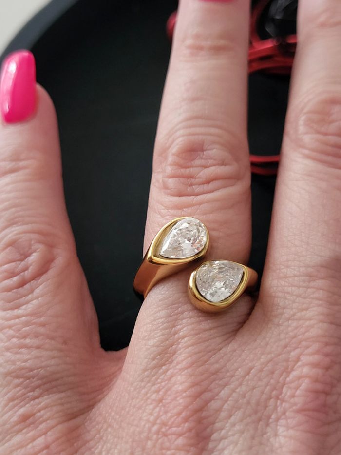 Bague ouverte acier inoxydable doré avec zircone en forme de goutte d'eau - photo numéro 3
