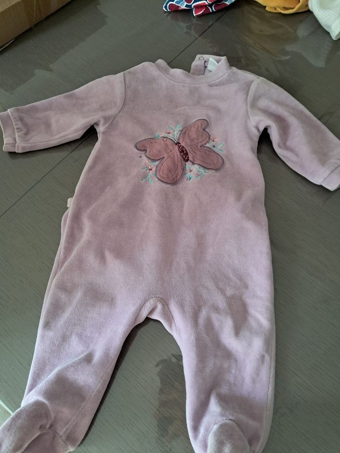 Grenouillère mauve papillon 🦋