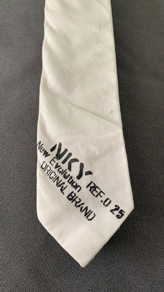 Cravate blanche enfant tour de cou maxi ~32cm réglable scratch - photo numéro 2