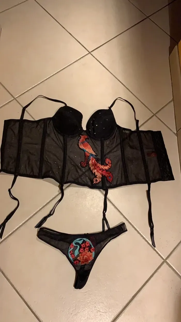Corset guêpière ( Marie Meili )