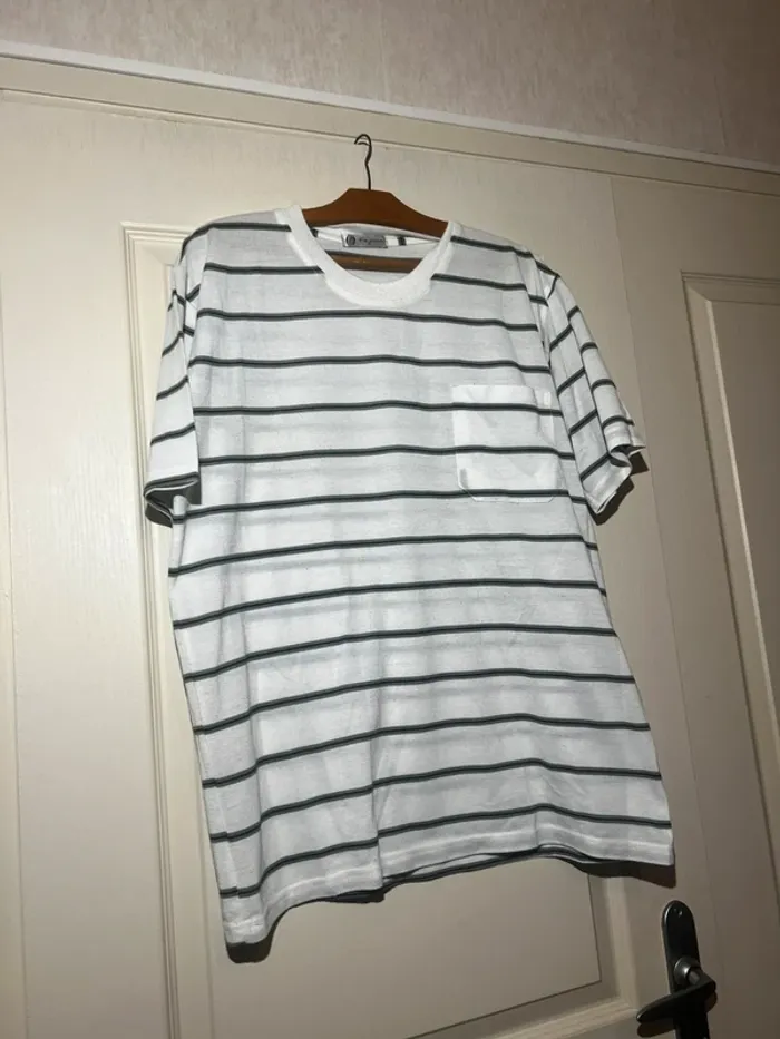 T-shirt sans marque - photo numéro 2