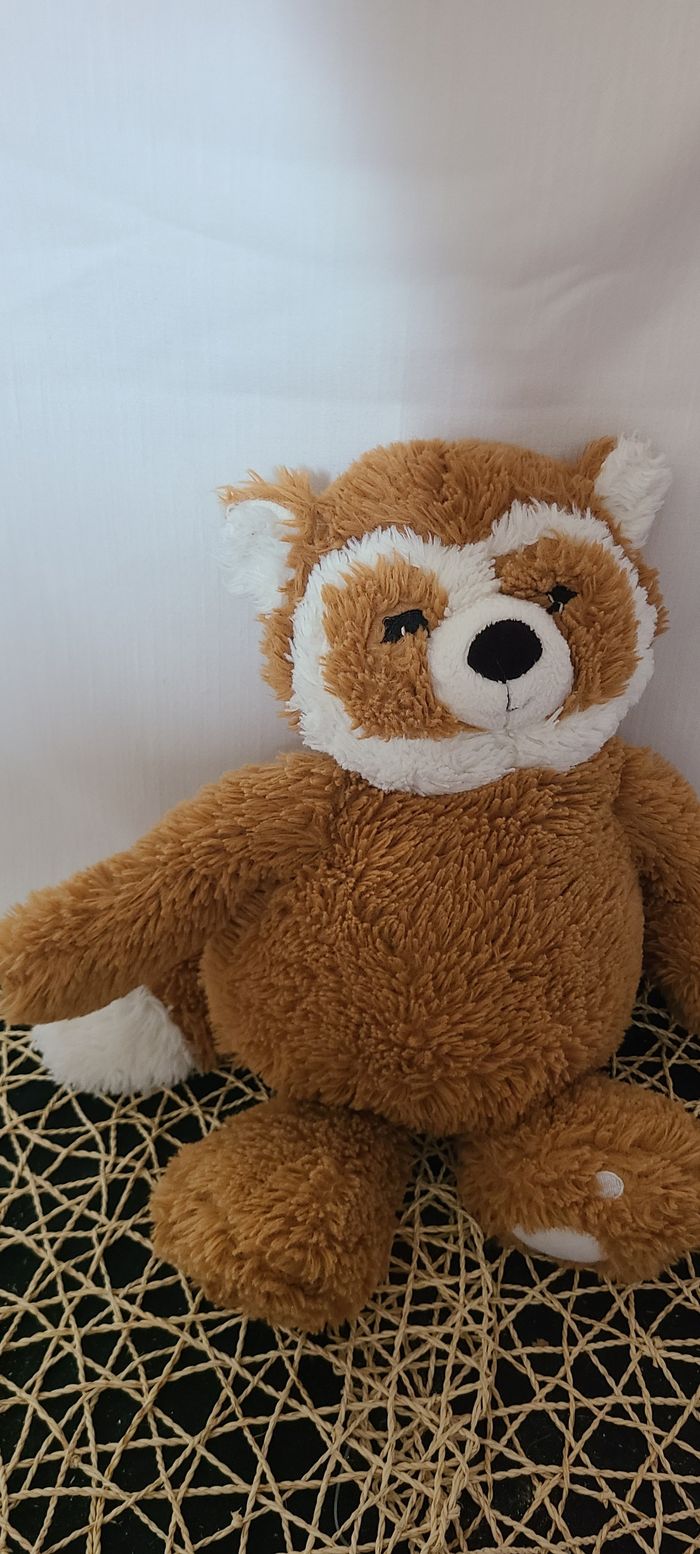 Peluche range pyjama raton laveur ETAM bouillotte The annoying thing marron blanc 39 cm - photo numéro 3