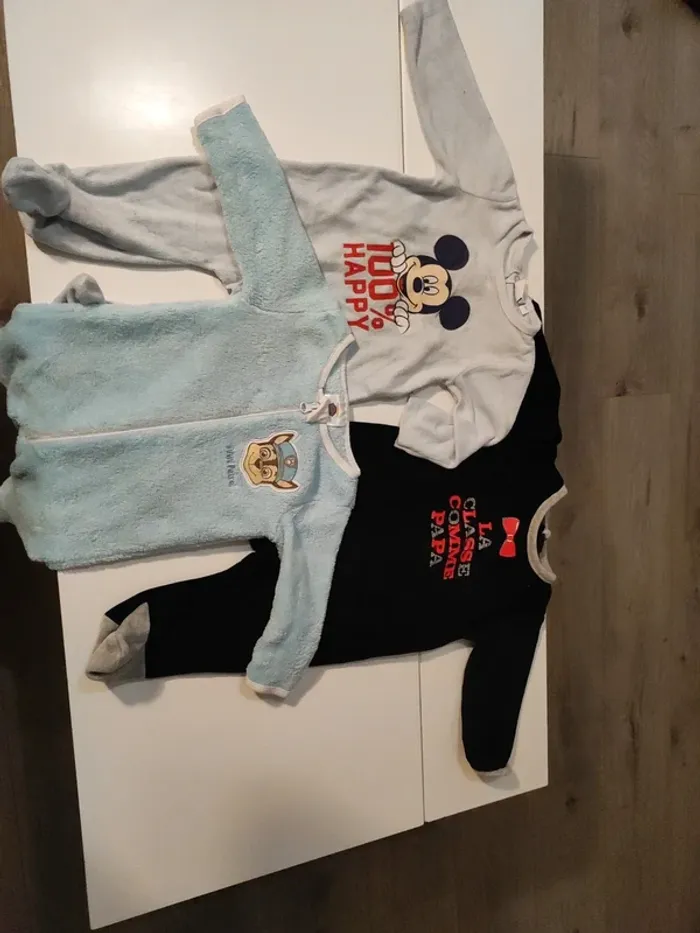 Lot trois pyjamas 9mois