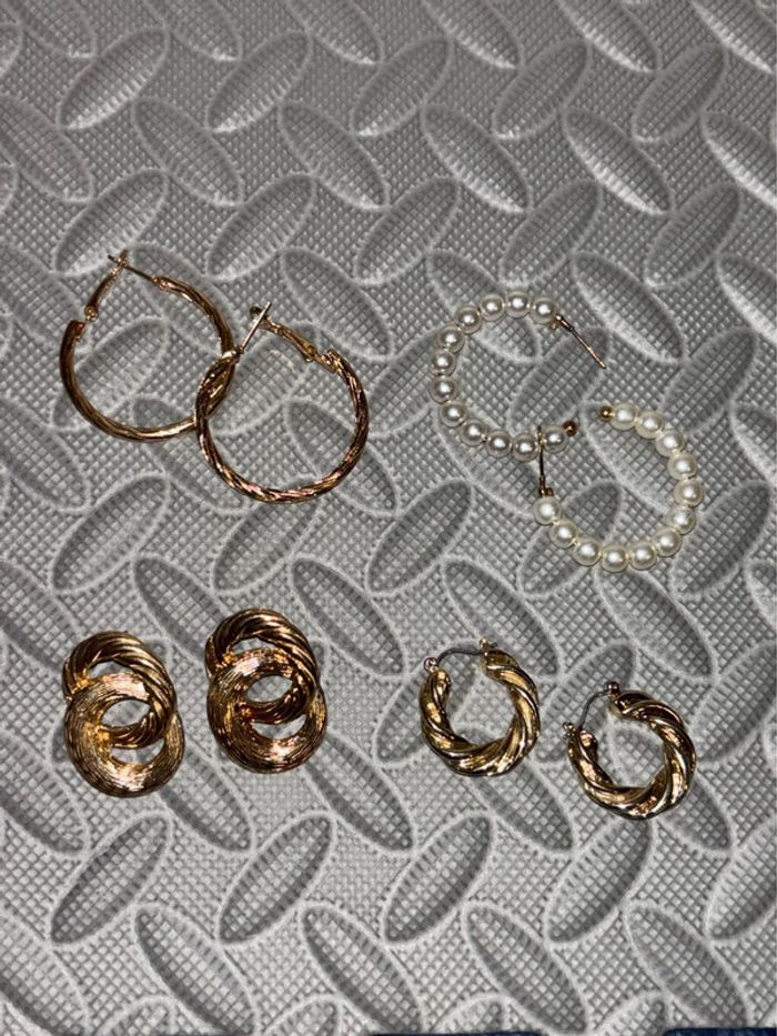 Lot de 4 paires de boucles d’oreilles dorées et perlées - photo numéro 3