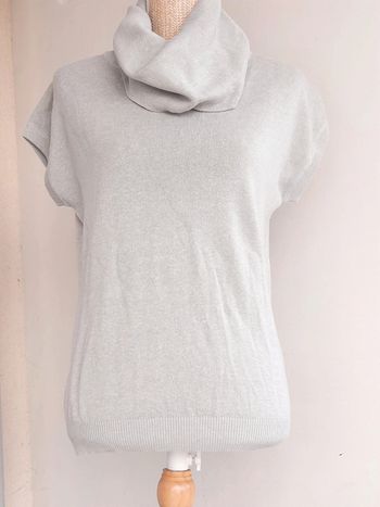 Joli pull manches courtes taille 38/40 col boule blanche porte