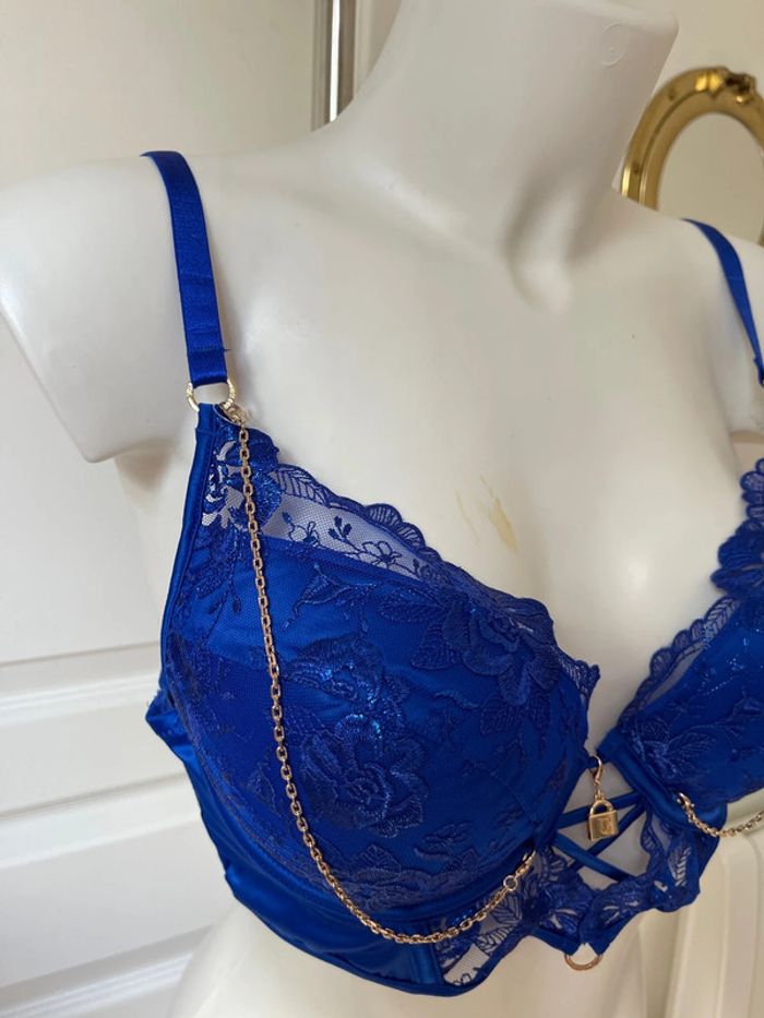Soutien-gorge bleu - photo numéro 3