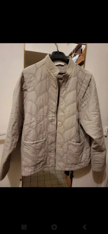 Veste marron clair avec boutons