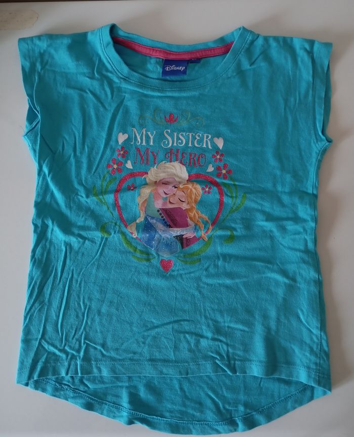 Tee-shirt, 5;ans , manches courtes, coton turquoise ,imprimé ,paillettes , Disney Reine des Neiges. Très bon état - photo numéro 2