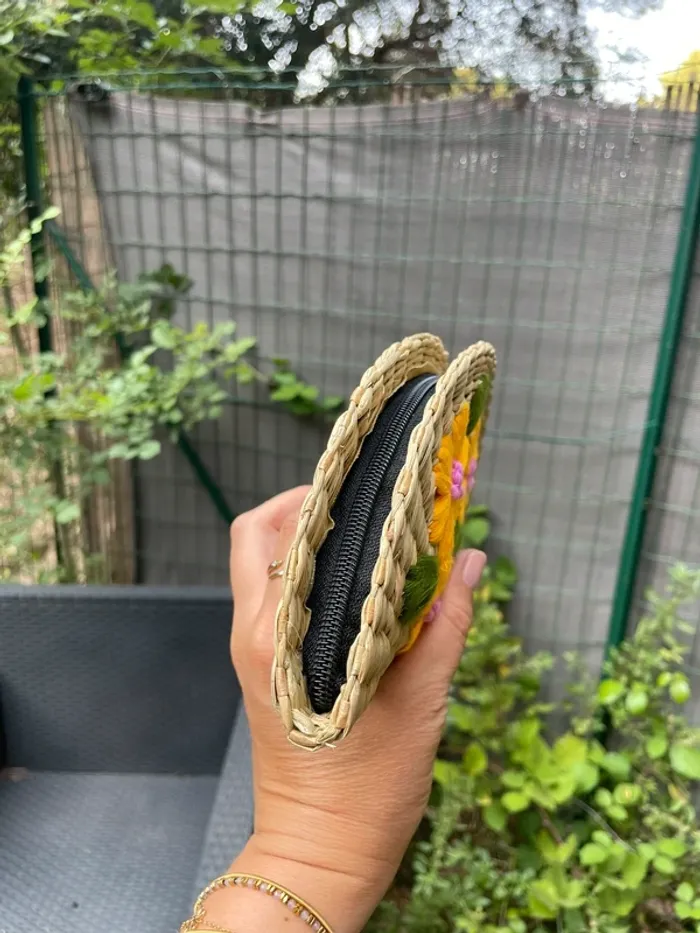 Jolie petite pochette en osier et broderie de fleurs - photo numéro 8