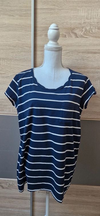 Tee-shirt à rayures.