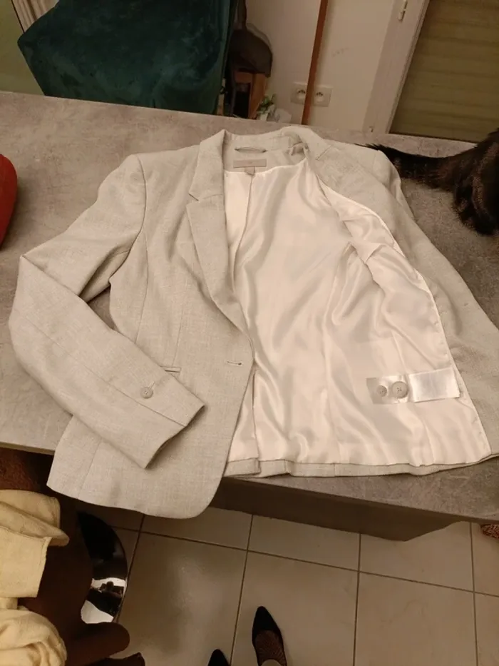 Veste et tailleur gris chiné - photo numéro 4