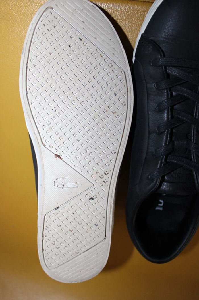 baskets sneakers pour femme de la marque Lacoste pointure 37  couleur noir - photo numéro 5