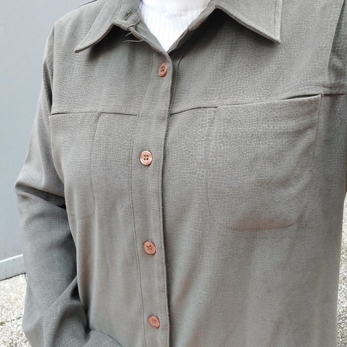 Superbe chemise kaki taille 40 - photo numéro 2