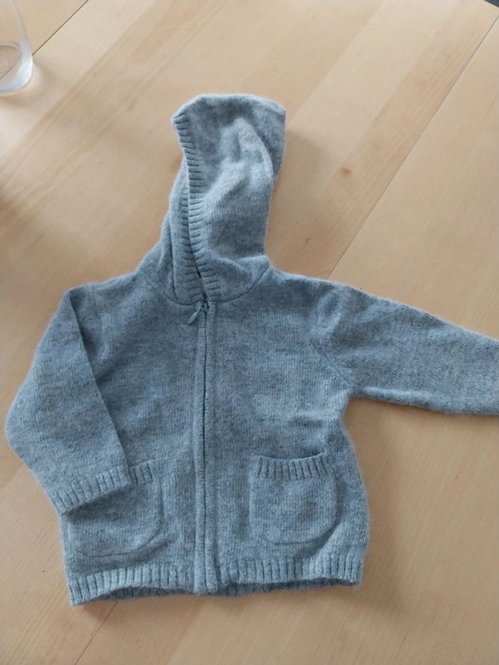 Gilet bébé à capuche gris 6 mois
