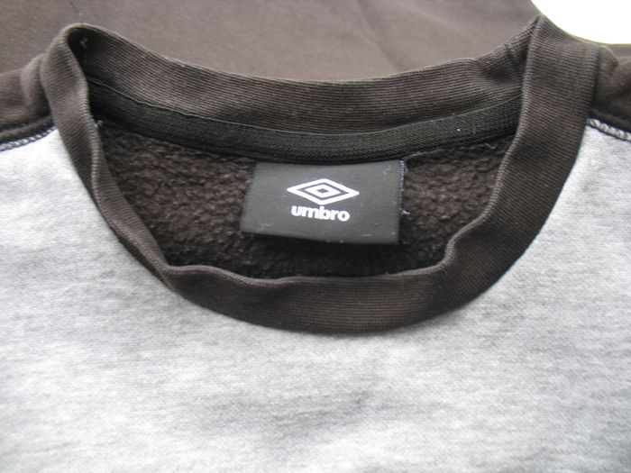 SWEAT SHIRT NOIR ET GRIS "UMBRO" - TAILLE S - n°02 - photo numéro 4