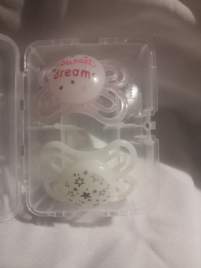 Lot de 2 sucettes neuve 2m+ fluorescente - photo numéro 6