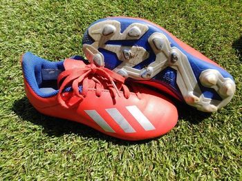 Chaussures de foot enfant Adidas mixte rouge taille  31, crampons moulés, foot, sport, fille, garçon, bleu, rouge, blanc