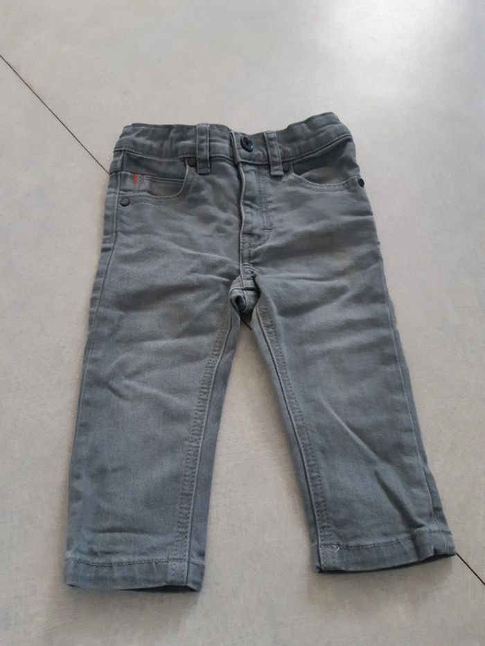 Jeans Boss t. 12 mois.