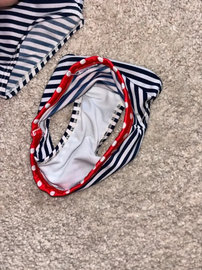 Maillot de bain, deux pièces un an - photo numéro 4