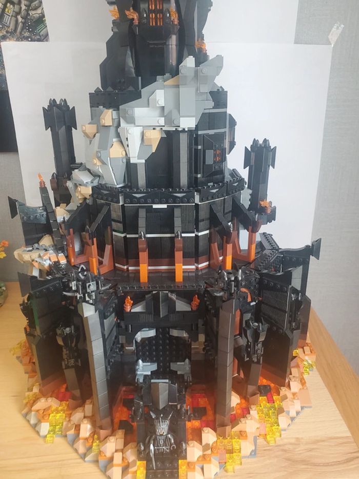Vends lego Seigneur des anneaux Barad-Dur. - photo numéro 3