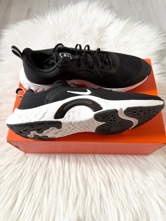 Baskets Nike Renew TR 11 – Taille 43 – noir/blanc – Neuf avec étiquette - photo numéro 12