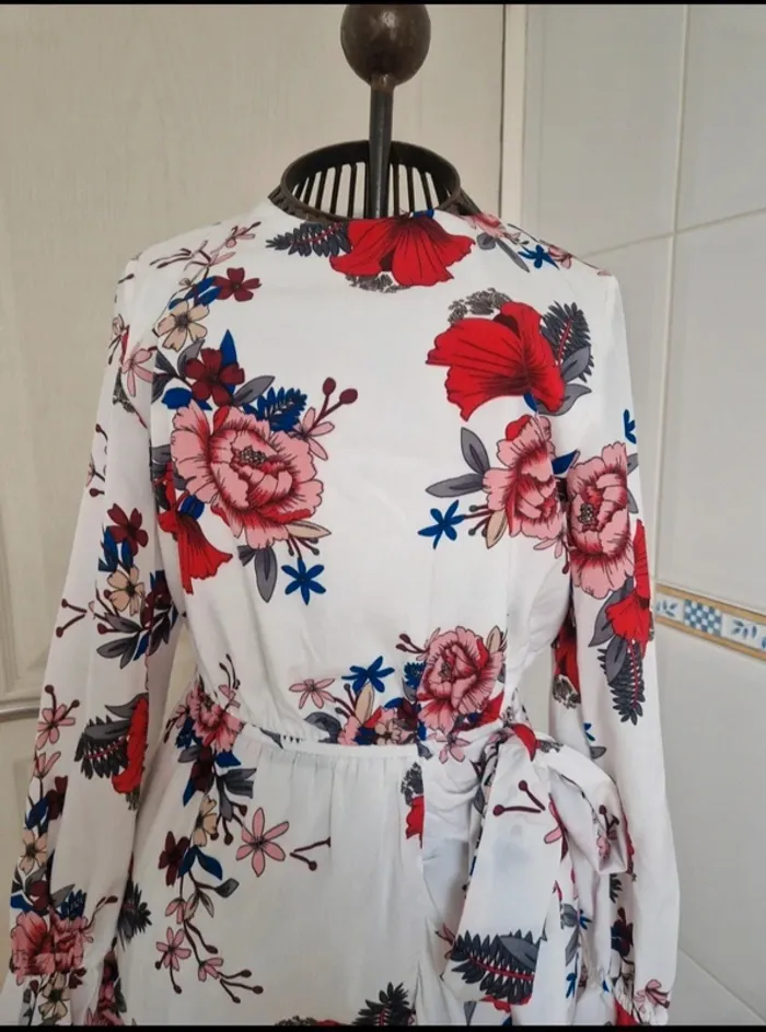 Neuf jolie robe blanche fleurie femme Parisian taille XS34 - photo numéro 2