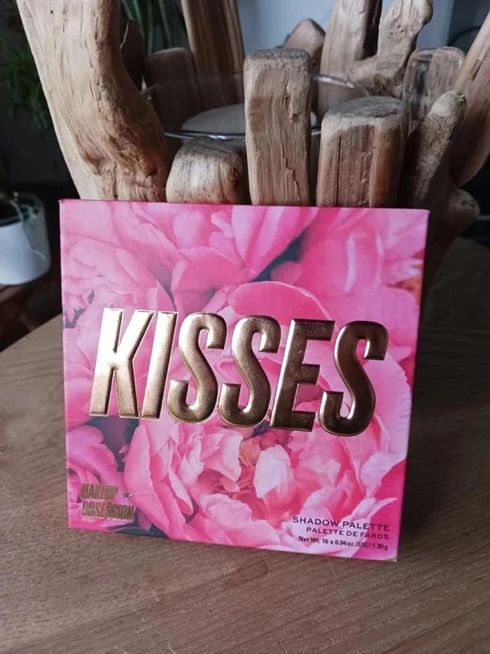 palette de maquillage KISSES neuve - photo numéro 2